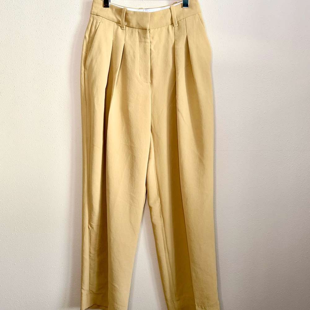 Wilfred Aritzia Camel Beige Pleated Trousers Size 0 High Rise Tailored Pants